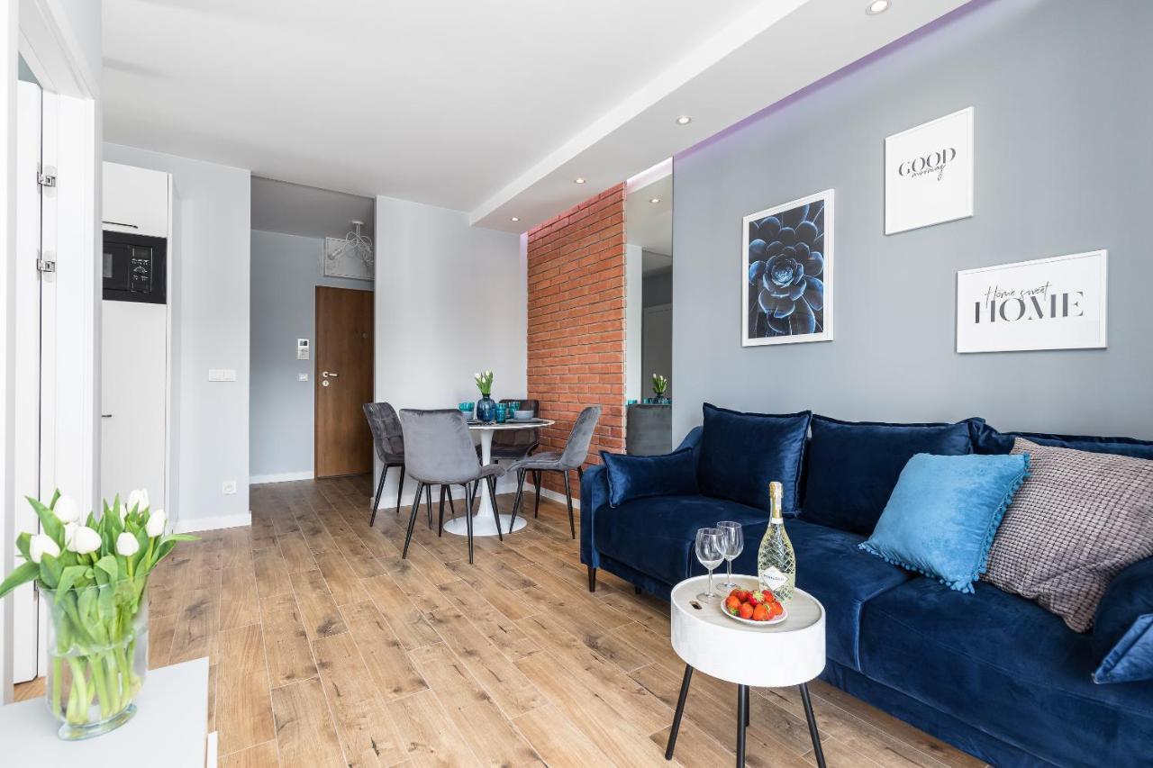 Premium Apartments New Town Private Parking Included 슈체친 외부 사진