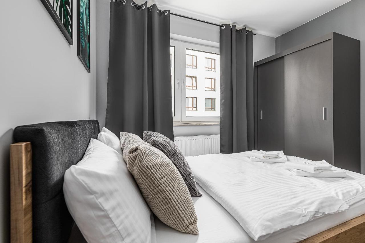 Premium Apartments New Town Private Parking Included 슈체친 외부 사진