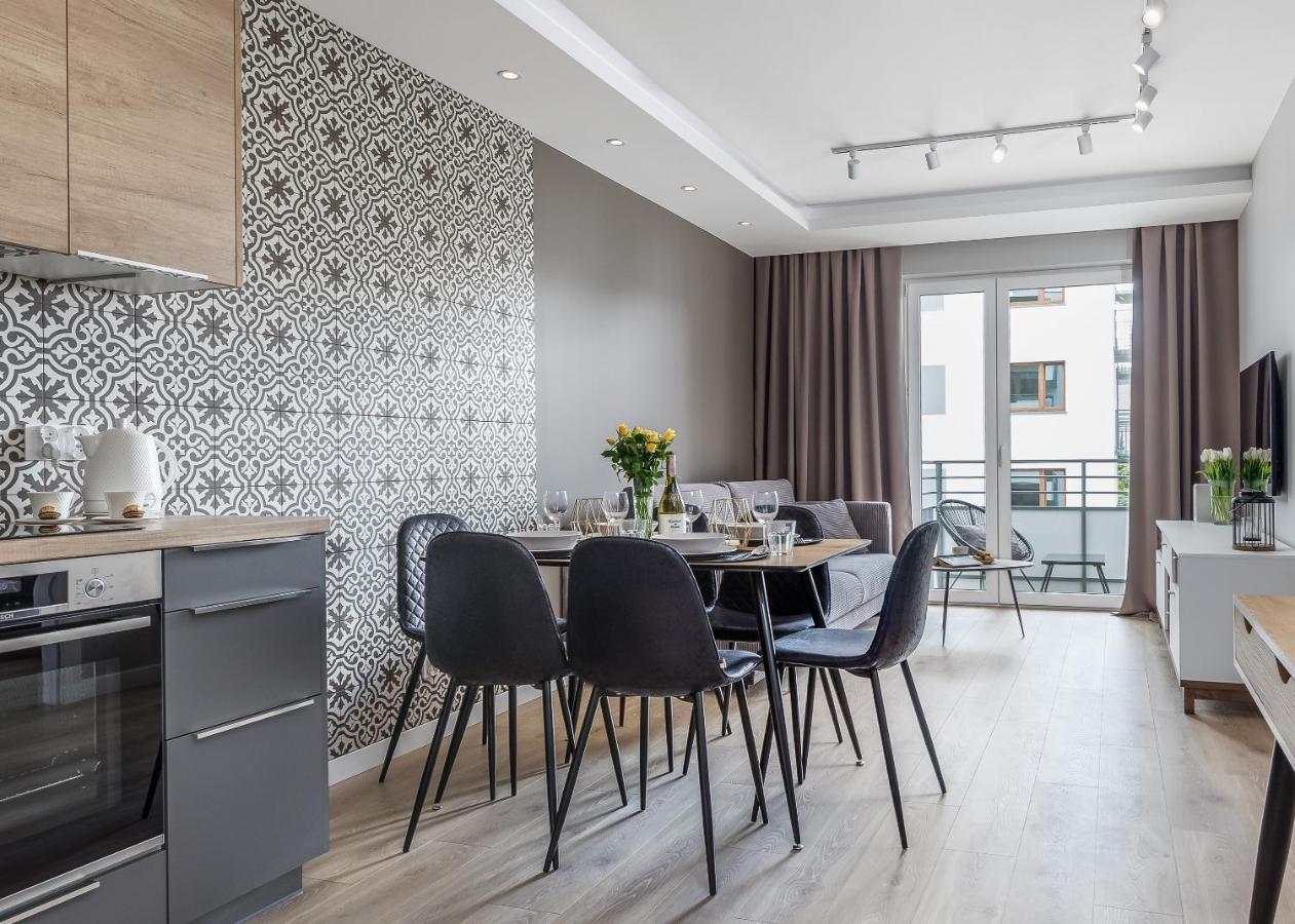 Premium Apartments New Town Private Parking Included 슈체친 외부 사진