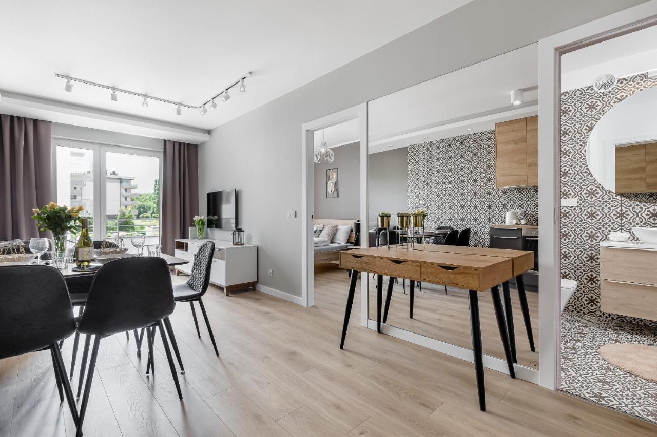 Premium Apartments New Town Private Parking Included 슈체친 외부 사진